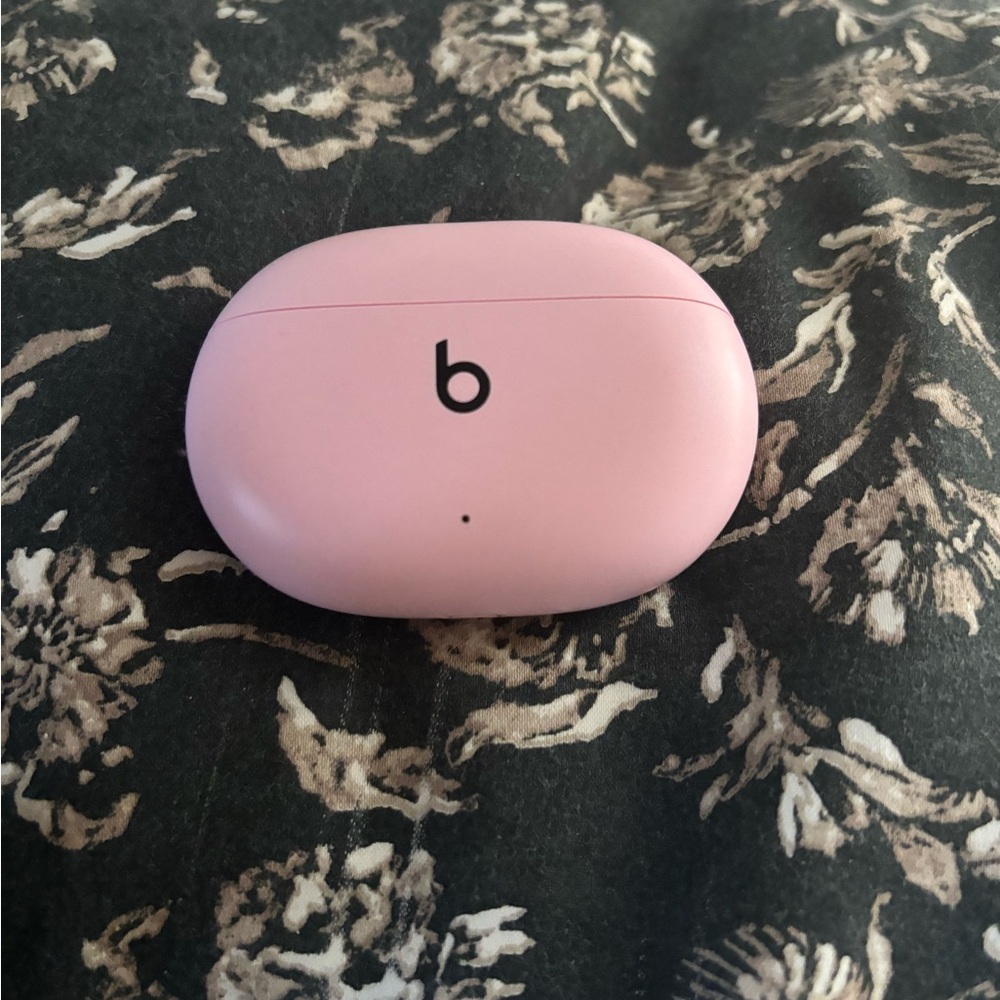Beats wireless earbuds charging case - Pink